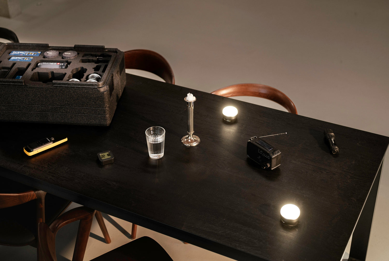 ARKHOME noodpakket voor thuis met lampen, radio en basisvoorzieningen tijdens stroomuitval